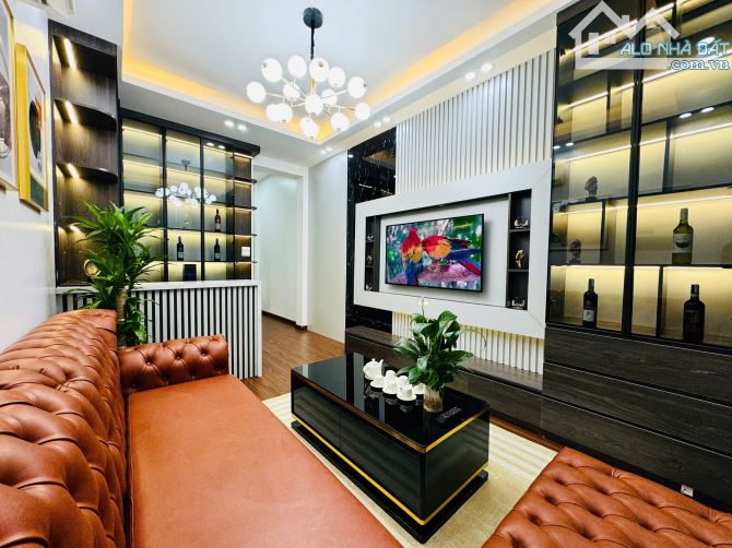 Hiếm! Nhà Nguyễn Văn Huyên, ô tô đỗ cửa, 50m ra phố, nhà đẹp dân xây, ở ngay 32m2*5T - 1