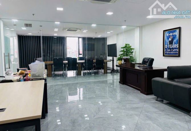 Cho thuê NHÀ RIÊNG Nguyên Hồng 70m² x 8tầng, thông sàn, vệ sinh thang máy - 1