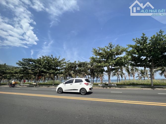 LÔ ĐẤT MẶT TIỀN ĐƯỜNG NGUYỄN HUY CHƯƠNG - CÁCH BIỂN 300M - 1