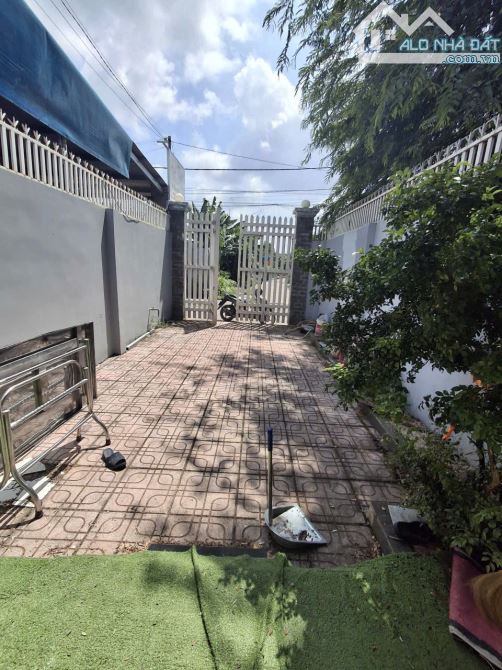 Bán nhà SR,TC, góc 2 MT, gần ngã tư Nguyễn Khuyến giá rẻ, chỉ 2 tỷ 990 - 1