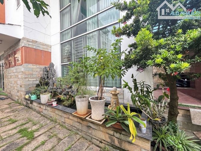 BIỆT THỰ SÂN VƯỜN 4 TẦNG ĐẲNG CẤP, MẶT TIỀN ĐƯỜNG, HIỆP PHÚ, QUẬN 9 CŨ - 1