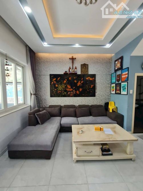 Bán nhà phố Mega Village Khang Điền, tặng nội thất cao cấp, sổ hồng, giá rẻ nhất dự án - 1