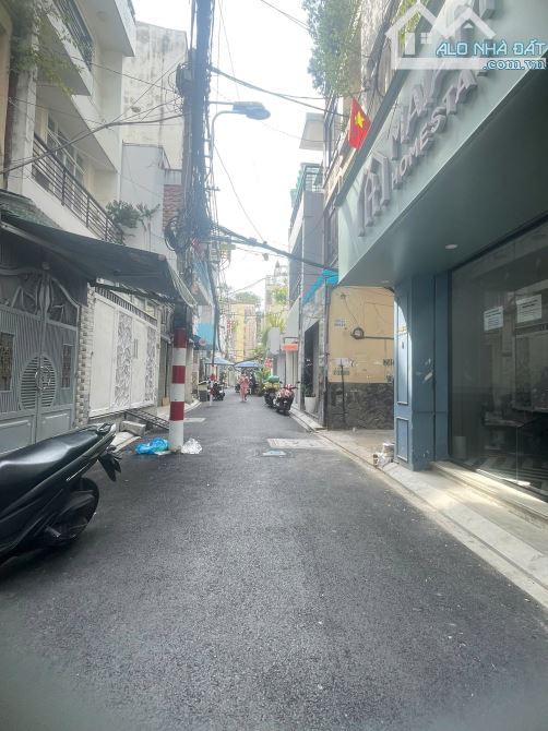 Chính Chủ Bán Hxh Lê Thị Riêng, P. Bến Thành, Q.1. Dt: (4.75 X 15m ), Chỉ 18 Tỷ, Tell: - 1