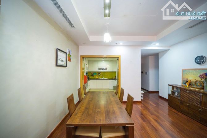 Căn to giá rẻ tại ROYAL CITY giá đẹp nhà tầng cao . - 1
