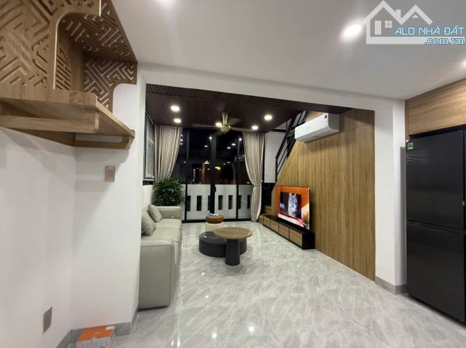 Bán toà chdv 8 Tầng đường Chính Hữu, ngay TT Tài Chính Quốc Tế - 1