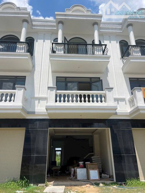 Bán gấp căn shophouse cho anh chị khách mua lúc đỉnh 3ty nay bán 2ty400 - 1
