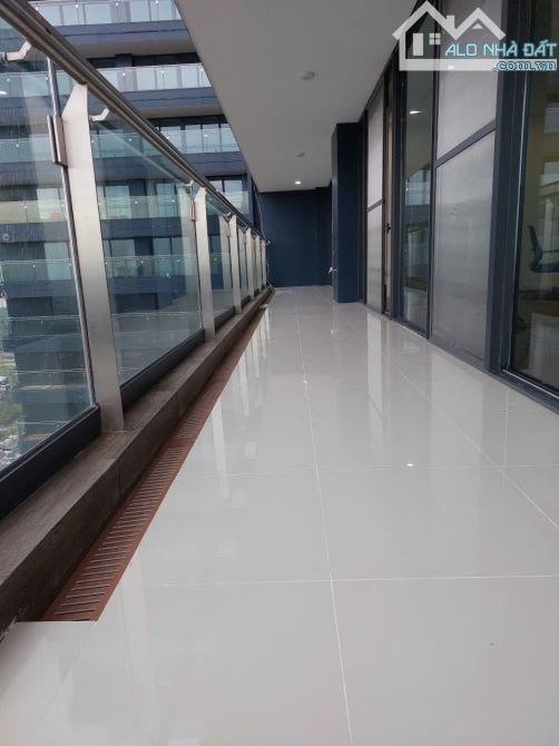 Bán Căn Hộ Sunshine Golden River DT 174m 4PN Full NT View Hồ Tây Tầng Trung giá 15,8 tỷ