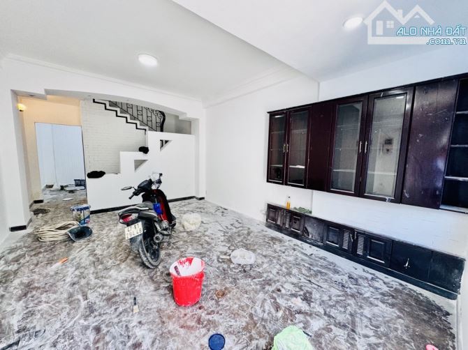 Bán gấp nhà Mặt tiền Trần Hữu Trang 4 tầng - khu vip Phú Nhuận - ngay Nguyễn Văn Trỗi - - 1