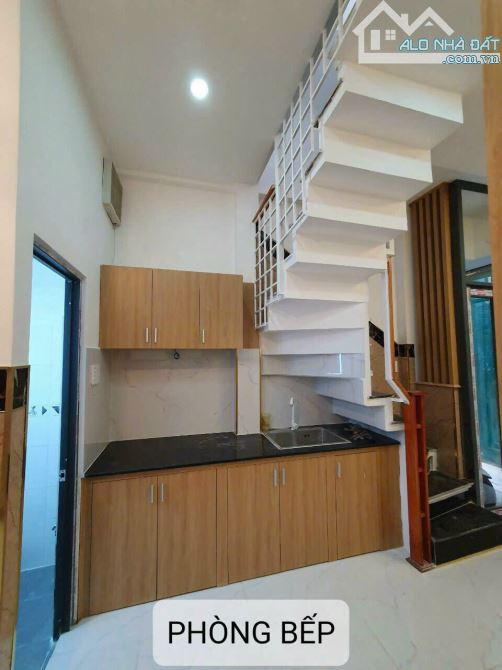 Bán nhà mini house xinh thông minh, 3 tầng Trần Quý Cáp, DT 40m2 có 2.7 tỷ, 60 triệu/m2 - 1