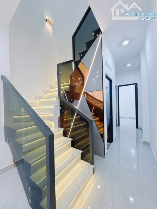 BÁN NHÀ MỚI ĐẸP 2 TẤM QUẬN 4 DT 45m2 HẺM 1/ SÁT MT KHU DÂN CƯ 3PN + 2WC GIÁ 4TỈ 5 TL - 1
