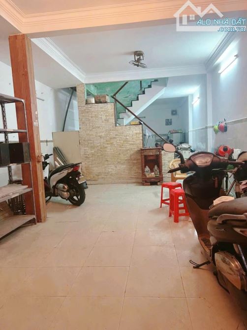 NHÀ CẠNH MẶT TIỀN HUỲNH TẤN PHÁT, QUẬN 7, 4 TẦNG, 5X20m, HẺM XE HƠI, NHỈNH 8 TỶ - 1