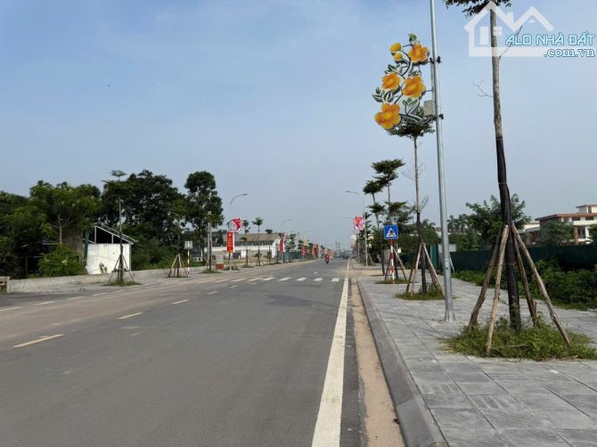Bán đất Mai Lâm Đông Anh 60m- 2 thoáng-5 tỉ, ngõ ô tô,3 bước ra Vinhomes và cầu Tứ Liên - 1