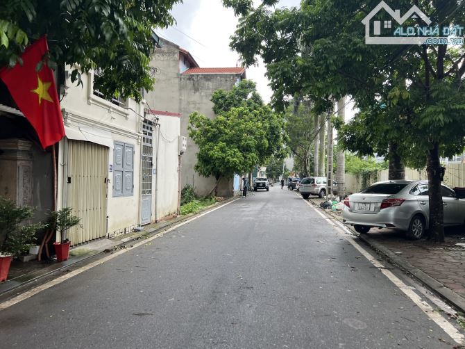 Chính chủ cần bán mảnh đất đẹp đường ô tô tránh tại trung tâm TDP An Đào, Trâu Qùy,Gia Lâm - 1