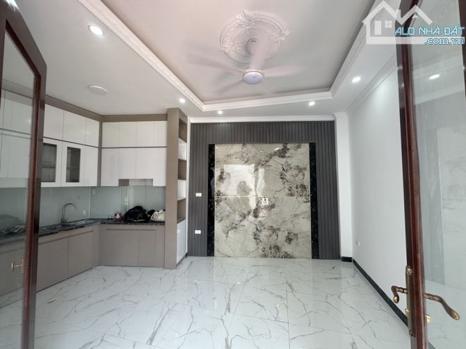 CHÂN DÀI PHÚC LỢI - 20M RA OTO TRÁNH - 5T MỚI KOONG GIÁ 4,68 TỶ - 1