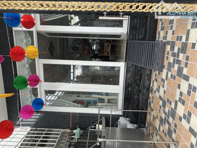 NHÀ 2 TẦNG ĐẸP  HẺM XE HƠI  93M² HUỲNH TẤN PHÁT NHÀ BÈ . 4TỶ8     Diện tích: 92.4m² (5m x - 1