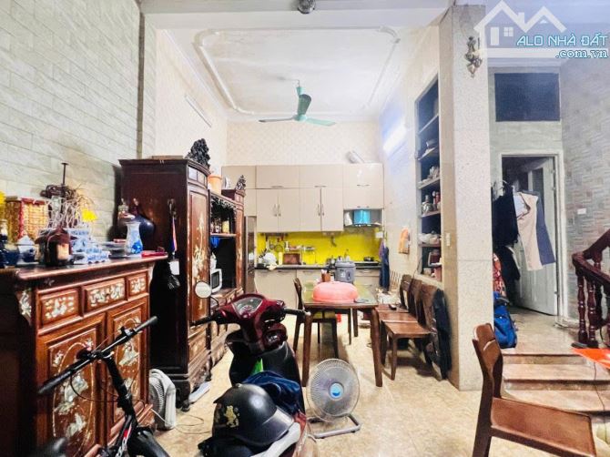 PHÂN LÔ GÓC CÁCH MẶT PHỐ 1 NHÀ  MẶT TIỀN RỘNG 6m 5 TẦNG 50m 12.5 TỶ NGUYỄN KHANG - 1