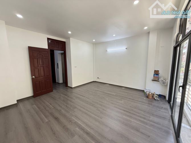 Bán nhà phố Phạm Tuấn Tài - phân lô ô bàn cờ - ô tô tránh dừng đỗ quay đầu - sát mặt phố - 1