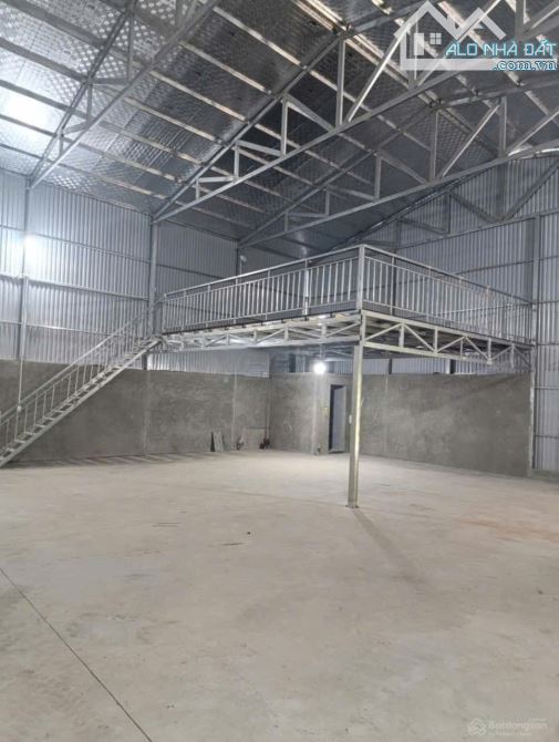 cho thuê kho xưởng 350m² tại Cự Khối , Long Biên , Hà Nội. Xưởng cao 7m, xe 5t ấn đỗ cửa - 1