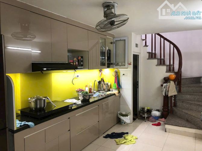 Cho thuê nhà ở ngõ 2 Cầu Bươu, Thanh Trì. Hà Nội , DT 35m 4.5 tầng, giá 10tr - 1