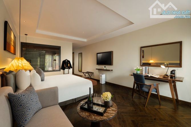 Chủ ngộp Bank giảm 100 tỷ - Khách sạn 5* Phố Cổ - 560m2 - 11 tầng - MT 25m - 1680 tỷ