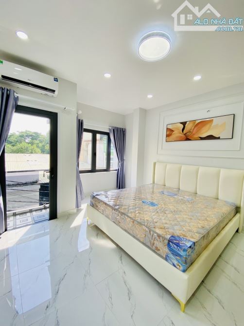 HẺM 6M XE HƠI ĐỖ CỬA, SÁT QUẬN 7, 50M2, 4PN, NHÀ ĐẸP 4 TẦNG TẶNG HẾT NỘI THẤT, CHỈ 6.1 TỶ - 12