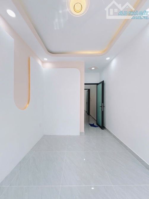 BÁN NHÀ MỚI ĐẸP 2 TẤM QUẬN 4 DT 45m2 HẺM 1/ SÁT MT KHU DÂN CƯ 3PN + 2WC GIÁ 4TỈ 5 TL - 12