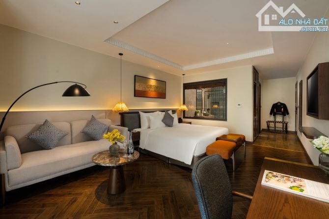 Chủ ngộp Bank giảm 100 tỷ - Khách sạn 5* Phố Cổ - 560m2 - 11 tầng - MT 25m - 1680 tỷ