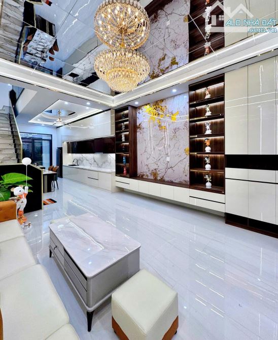 🚨 Chính chủ gửi bán nhà 3 tầng MT Phường 4 - TP Tân An - Long An 82m² - 2.3 tỷ SHR - 15