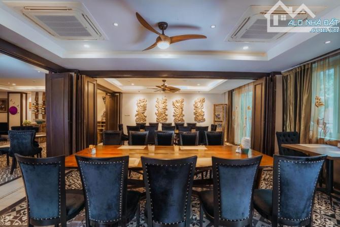 Chủ ngộp Bank giảm 100 tỷ - Khách sạn 5* Phố Cổ - 560m2 - 11 tầng - MT 25m - 1680 tỷ