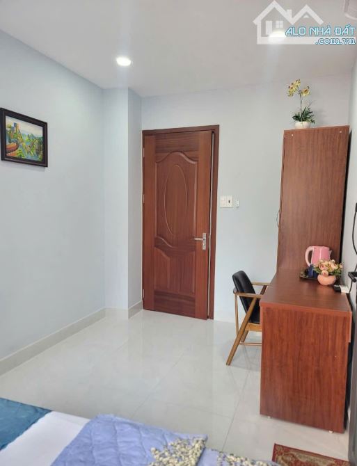 HÀNG HIẾM CHDV QUẬN 3 – MT GẦN CÁCH MẠNG THÁNG 8 – THANG MÁY – DOANH THU 1,5 TỶ/NĂM. 41 TỶ - 2