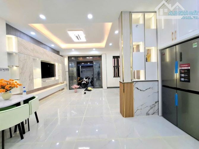 Bán nhà đẹp gần Quận 4, hẻm thông, 3 tầng, Quận 7 - 2