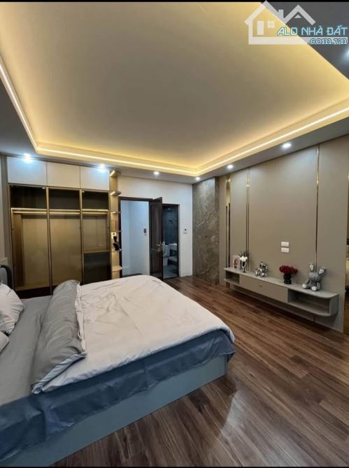 BÁN NHÀ ĐẸP 45M, NGỌC THUỴ- LONG BIÊN - 4 NGỦ ĐỦ CÔNG NĂNG 
- 10M RA Ô TÔ TRÁNH - Ô TÔ - 2