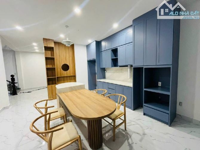 Nhà 2 tầng có sân vườn, gara ô tô, P. Phú Thuận, Quận 7 - 2