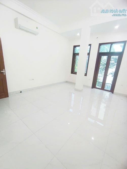 Cho thuê biệt thự Tố Hữu, Hà Đông. DT 210m2, 4 tầng thang máy. Lô góc 2 mặt thoáng - 2