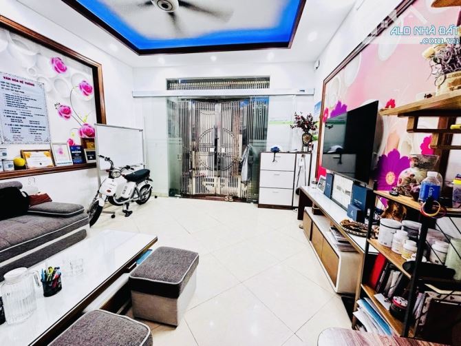 Bán nhà Nguyễn Khoái. Ngõ nông - thông - gần phố. Cách Ô tô 10M. - 2
