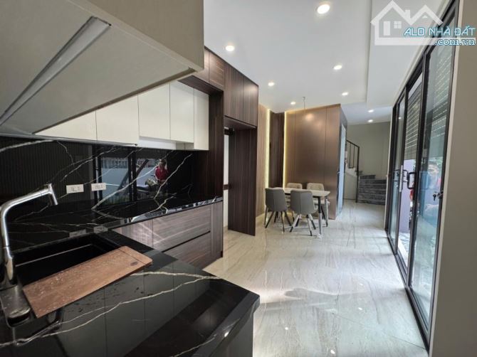 Nhà Thạch Bàn,DT 40m X 6 tầng, Thang máy, ngõ to giá 8 tỷ - 2