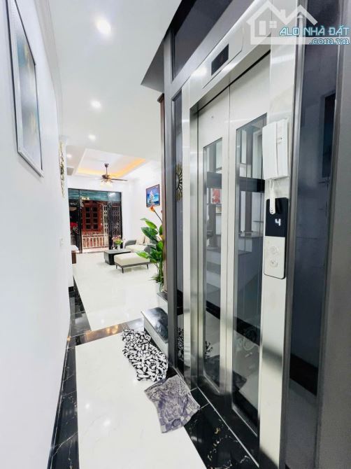 Hàng độc 10,5 tỷ, 50m2, 5 tầng nhà mới koong, thang máy, ngõ ba gác, 80m ra mặt phố