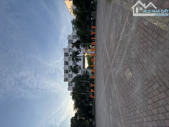 ⸻  🔥 BÁN LÔ ĐẤT VÀNG – TRUNG TÂM CÔNG NGHỆ HÒA LẠC 🔥 📍 Vị trí đắc địa:  • Cách Đại học - 2