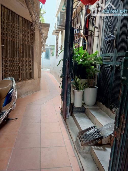 BÙNG NỔ: Chùa Láng 40m2, dân xây, ngõ nông, lô góc, gần ô tô, gần hồ - 2