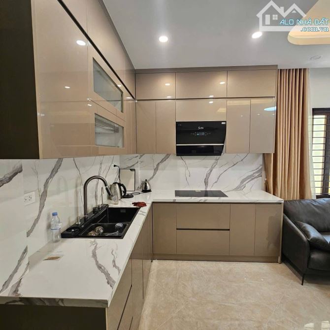 HÀNG XÓM NGOẠI GIAO ĐOÀN 57M² X 5 TẦNG, DÂN XÂY, LÔ GÓC, 2 BƯỚC RA Ô TÔ, GIÁ 10 TỶ - 2