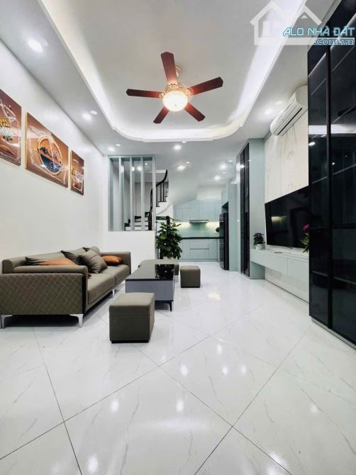 Bán Nhà Trần Đại Nghĩa – 45m²– 5 Tầng – MT 4m – Lô Góc, Ô Tô Đỗ Cửa – Giá 10 Tỷ - 2