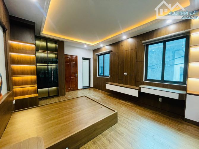 Hiếm! Nhà cực đẹp 45m2x6T thang máy. Full nội thất, vuông vắn - rộng thoáng phố Đội Cấn. - 2