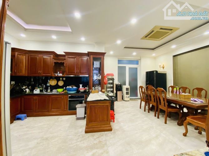 Bán biệt thự cao cấp mặt tiền Hoa Đào khu Phan Xích Long nổi tiếng sang trọng. - 2