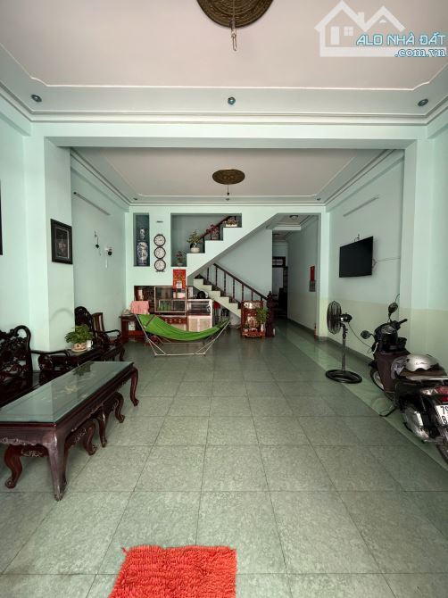 Bán nhà đường Hùng Vương, gần biển, gần Panorama. Diện tích 104m2 ngang 6m. Giá 19,5 tỷ - 2