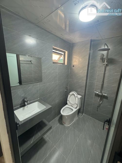 Bán nhà đẹp trung tâm Đề Thám, tiện ích xung quanh đầy đủ - 2