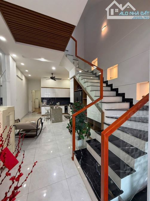 Bán Nhà 1 Trệt 2 Lầu ngay Giáo Xứ Thuận Hoà P. Tân Phong - Cách đường Nguyễn Ái Quốc 300M - 2