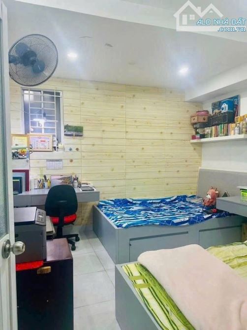 Cần bán gấp căn nhà đường Trần Đình Xu, Quận 1 - 2