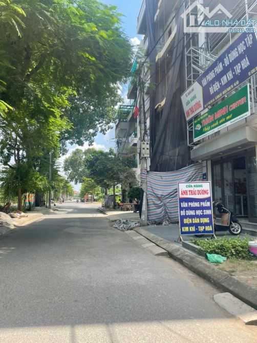 Đất đấu giá Đông Mỹ (xã Nam Phù). DT: 77m, MT:5.5m, 2 vỉa hè, đường 8m, thông giá 9.9 tỷ - 2