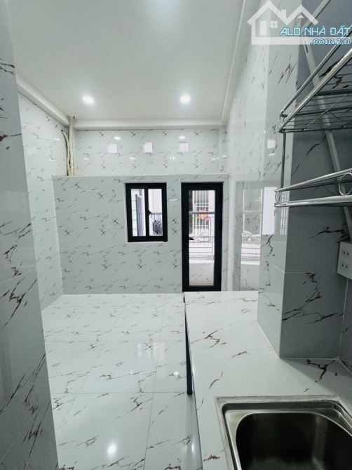 TRẦN BÌNH TRỌNG - 3 TẦNG - SÂN THƯỢNG - 4PN TẶNG MÁY LẠNH, 5 WC - CÁCH MẶT TIỀN 30M  PHÙ H - 2