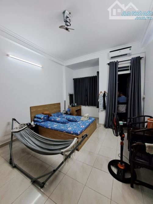BÁN NHÀ HẺM 8M - BÌNH TRỊ ĐÔNG - BÌNH TÂN - 70M2 (4M x 18M) 4 TẦNG BTCT - GIÁ 7.x TỶ - 2